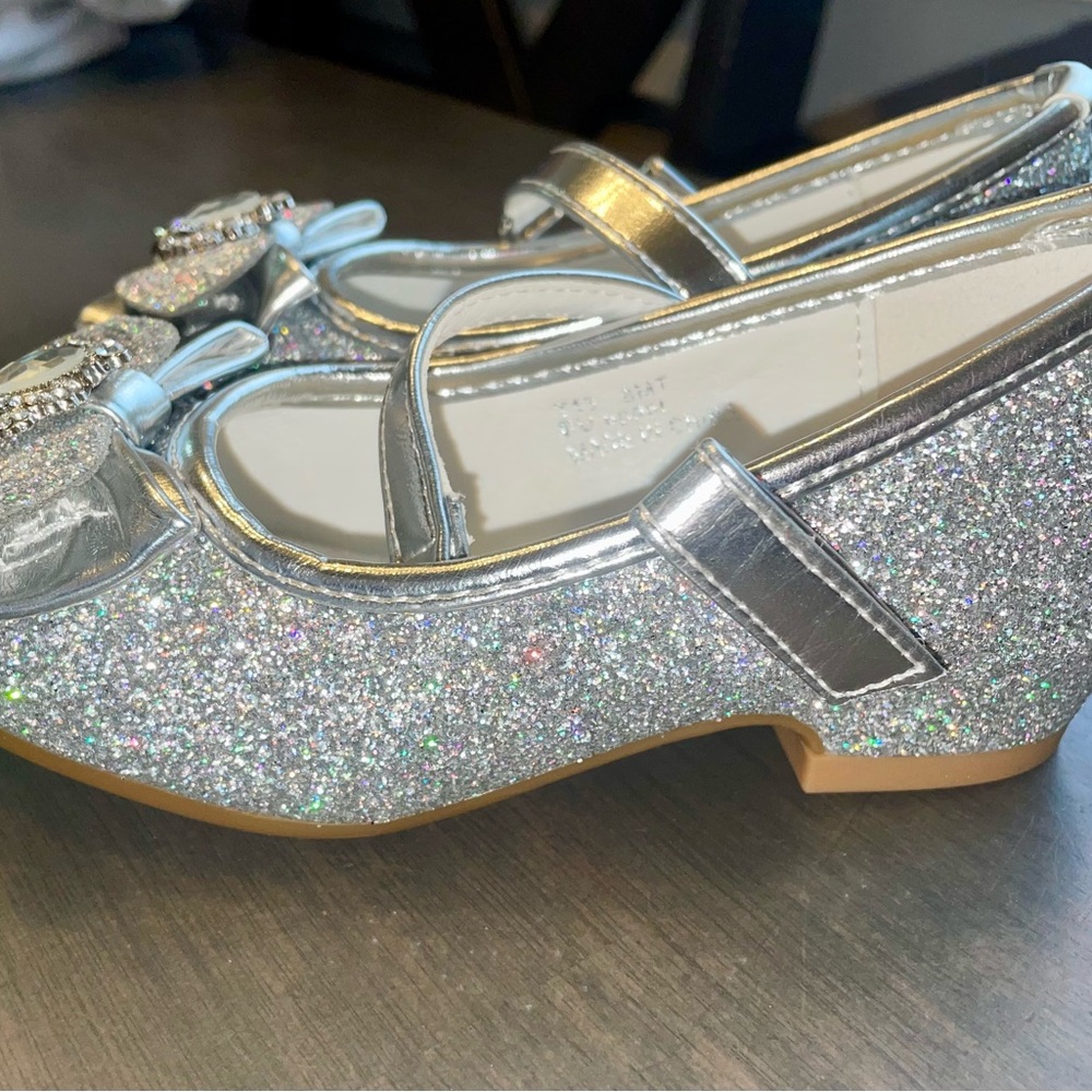 Stelle Size Toddler 8 -Silver glitter, low heel shoes-Brand new in original box!
